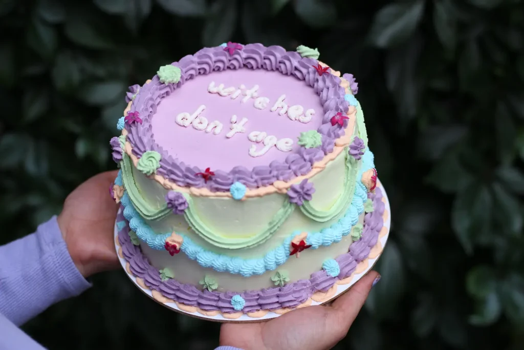 Vegan Doğum Günü Pastası Vinni the Vegan Witch